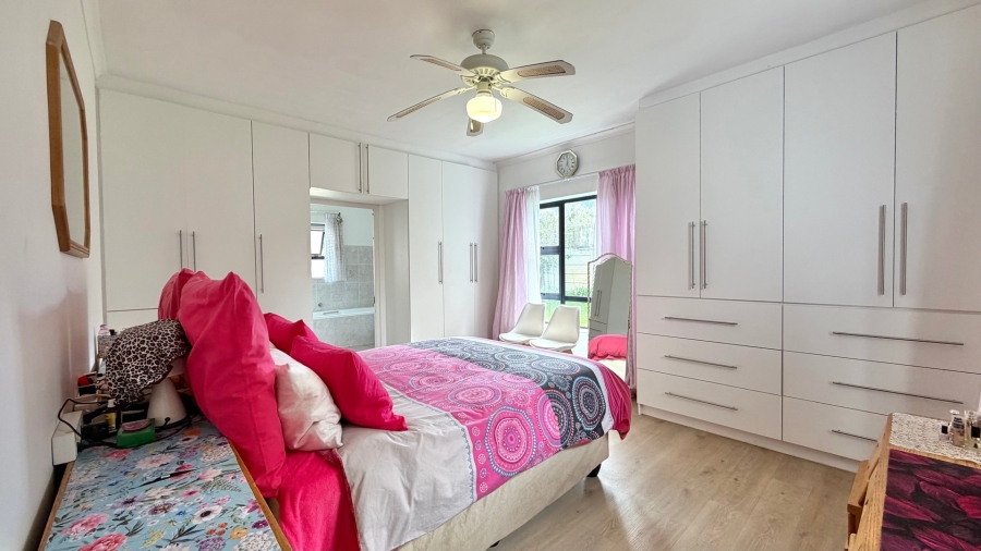 3 Bedroom Property for Sale in Heuningkloof Western Cape